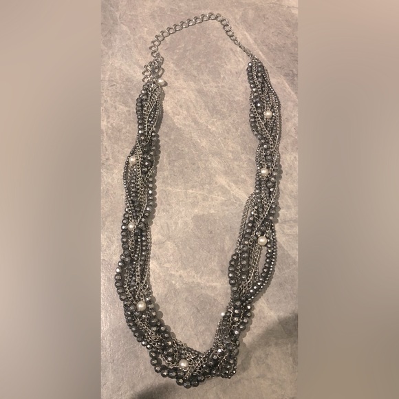 Long shiny twisted necklace - Picture 1 of 2